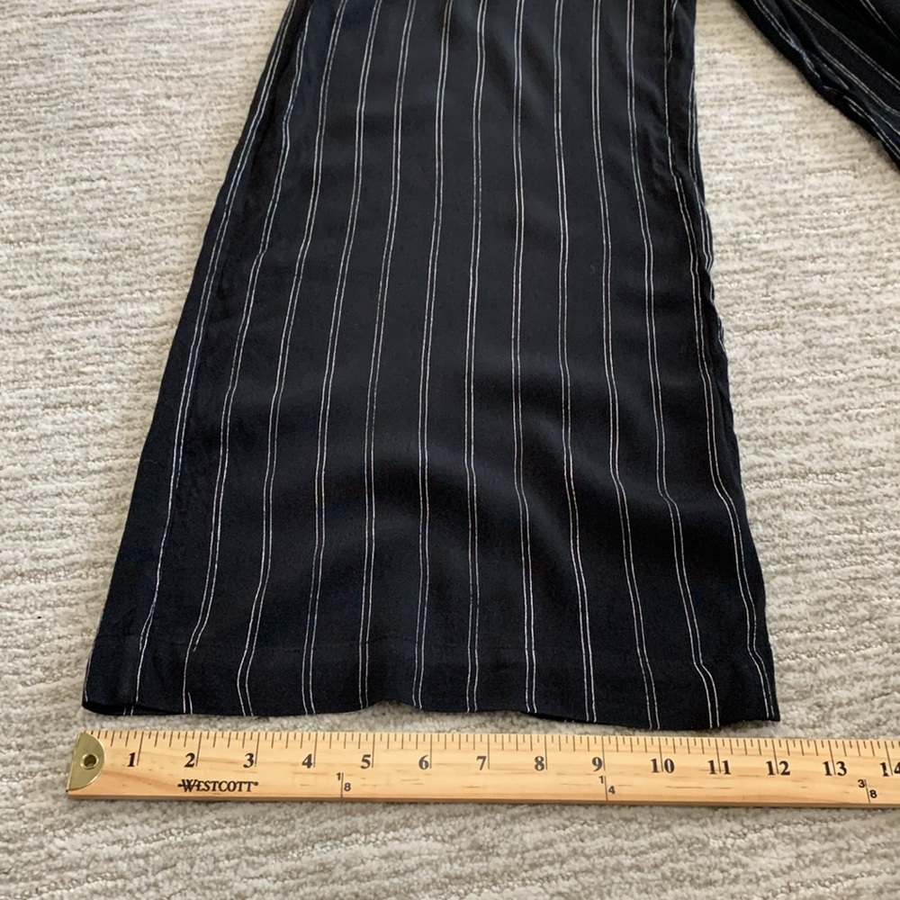 Aritzia Wilfred Black Pinstripe Wide Leg Cropped Trousers Size M Belted Pants - Picture 9 of 13